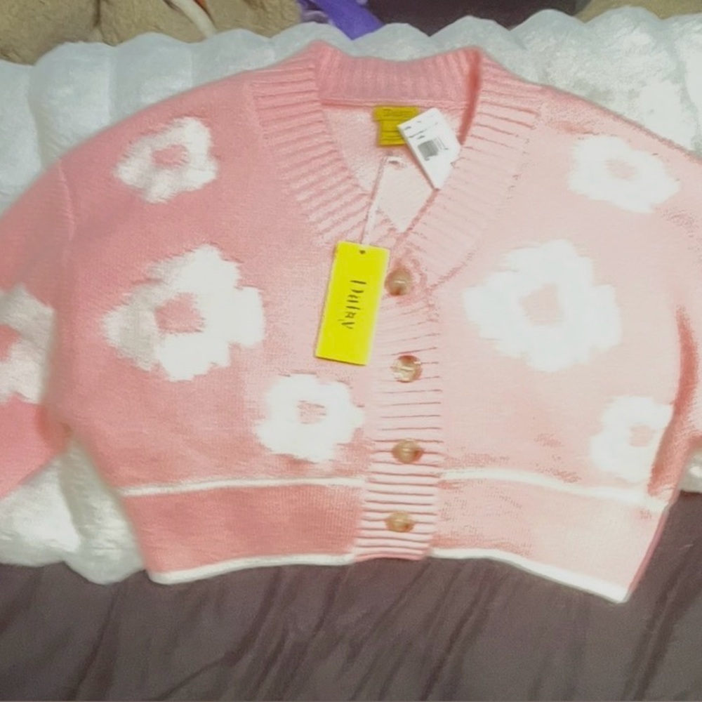 New never worn Pink Daisy Sweater sz L